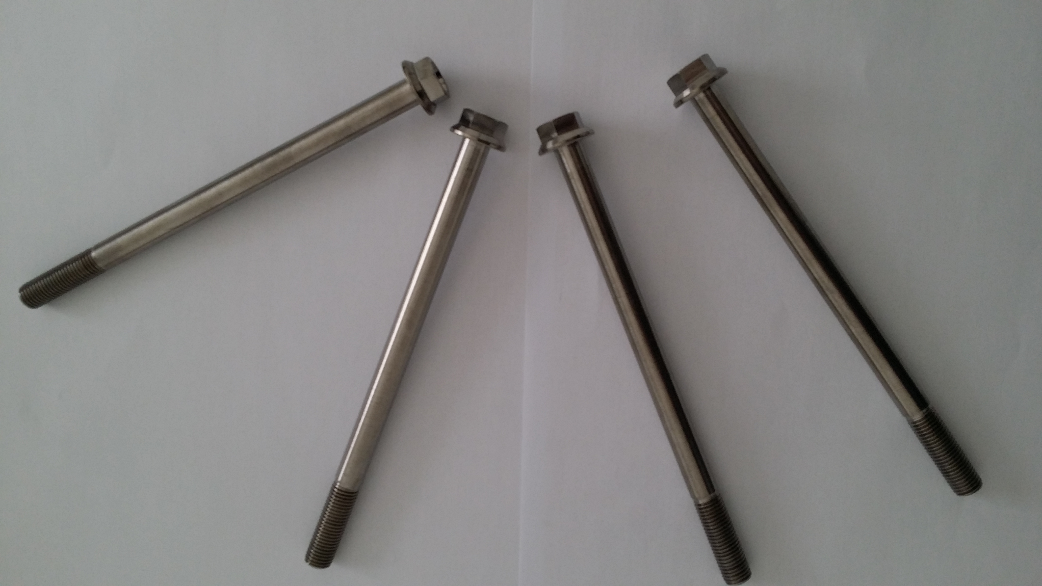 Perno hexagonal de brida de titanio Gr5 DIN6921